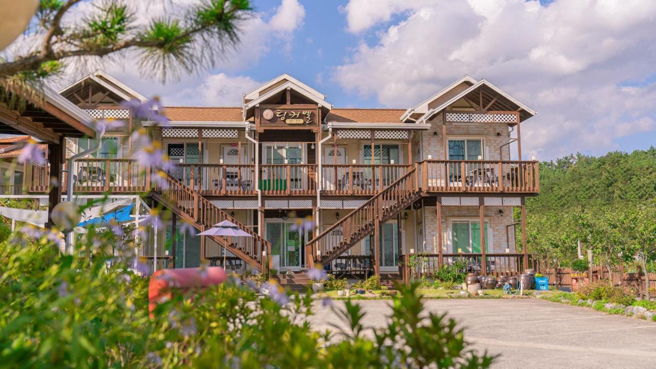 Tinkerbell Pension Кёнджу Экстерьер фото