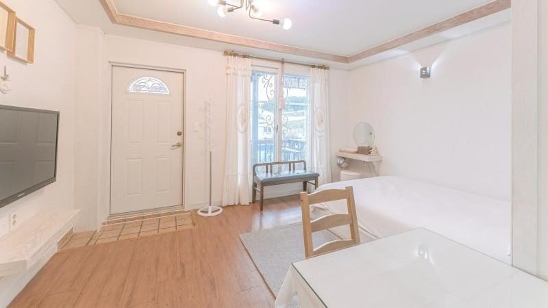 Tinkerbell Pension Кёнджу Экстерьер фото