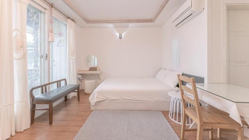 Tinkerbell Pension Кёнджу Экстерьер фото