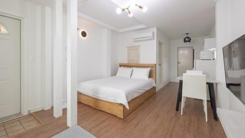 Tinkerbell Pension Кёнджу Экстерьер фото