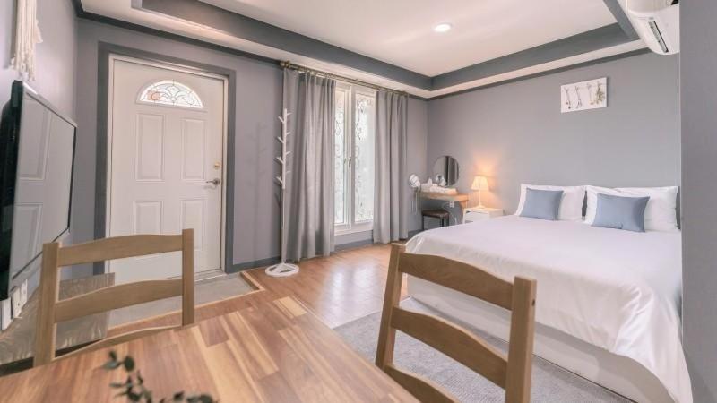 Tinkerbell Pension Кёнджу Экстерьер фото